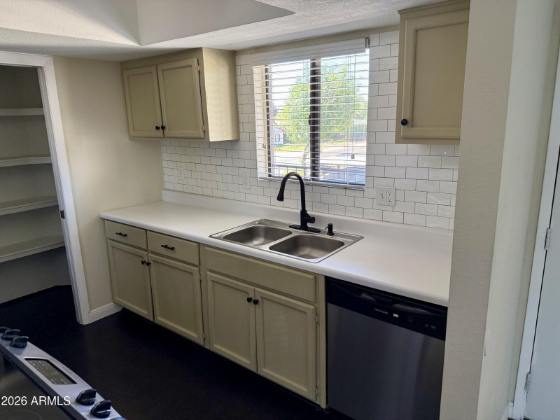 Dishwaser & Double sink