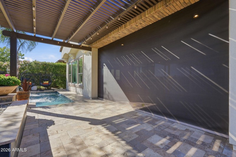 Covered Patio w/ Electric Screen