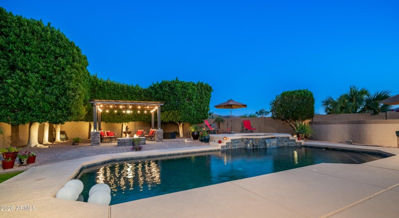 Pool and Pergola ambiance