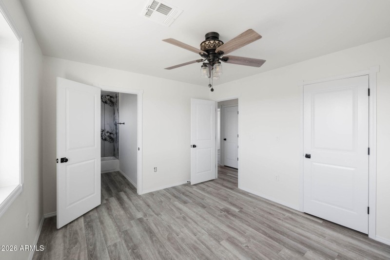 12-Primary Bedroom (2)