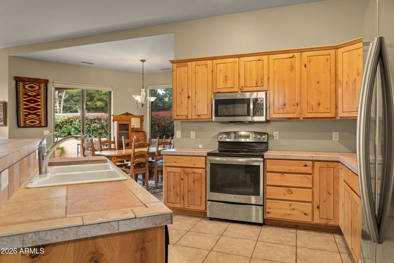 KITCHEN - STAINLESS APPLIANCES