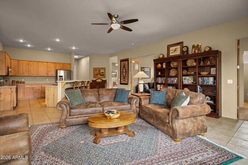 OPEN MODERN FLOOR PLAN