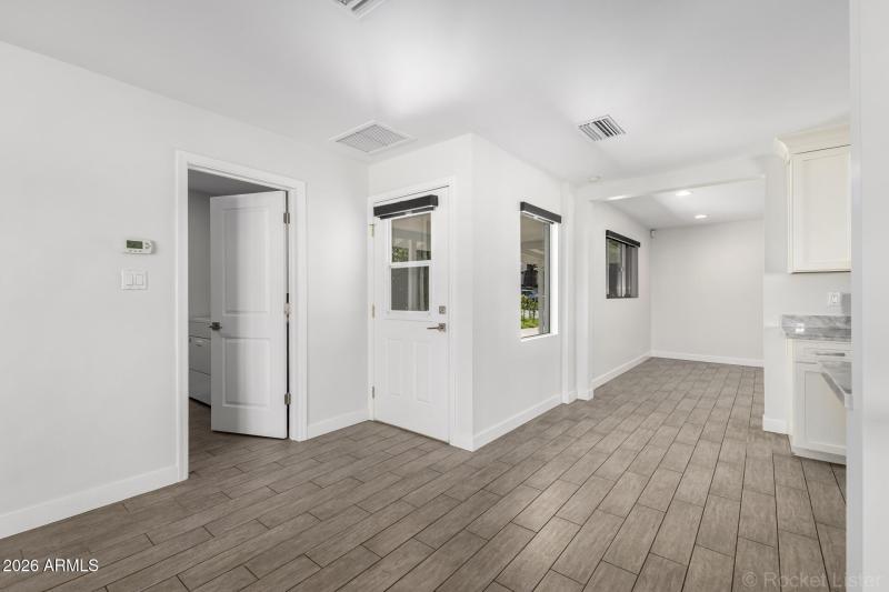 20 - Oak to Laundry and Carport