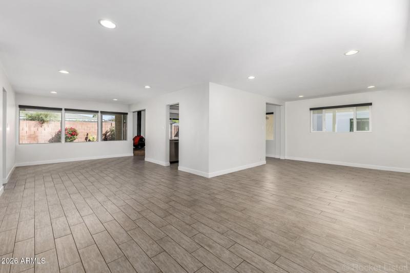 08 - Oak Open Living Space