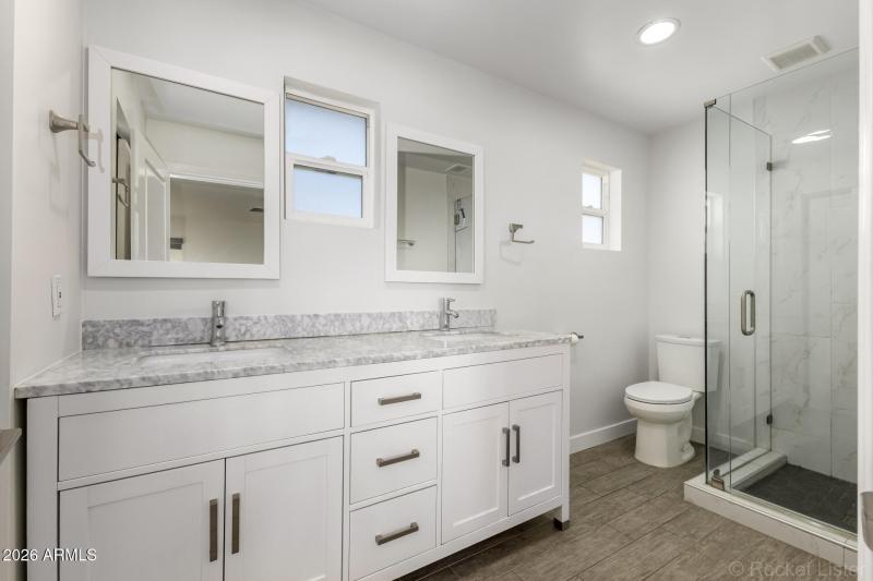 31 - Oak Insuite Bath