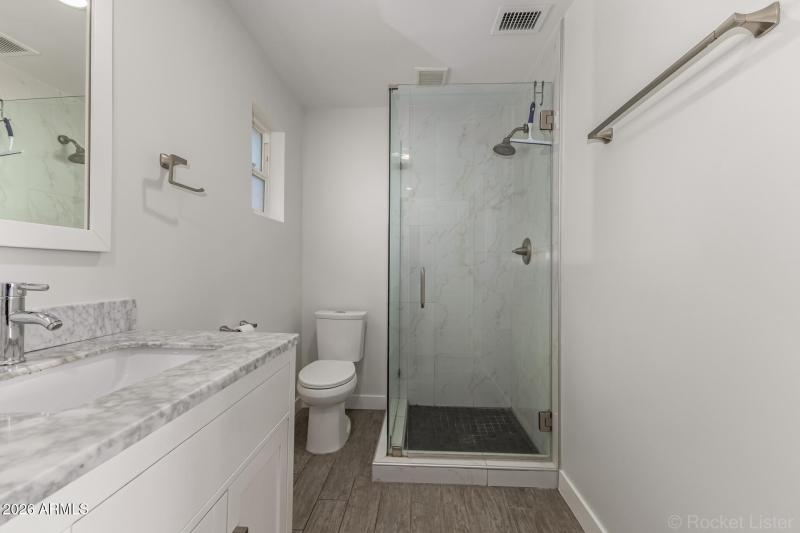 32 - Oak Insuite Bath