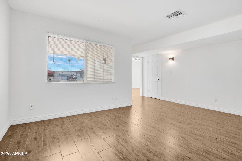 6-web-or-mls-5442 W Edgemont Ave-6