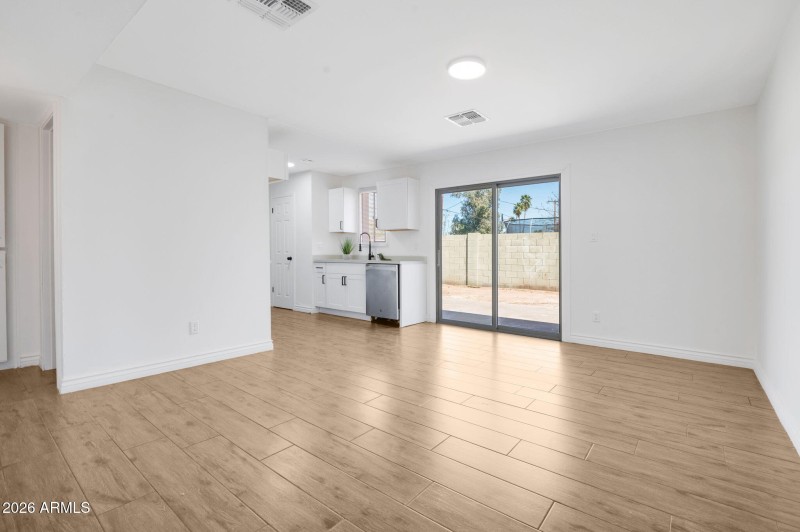 7-web-or-mls-5442 W Edgemont Ave-7