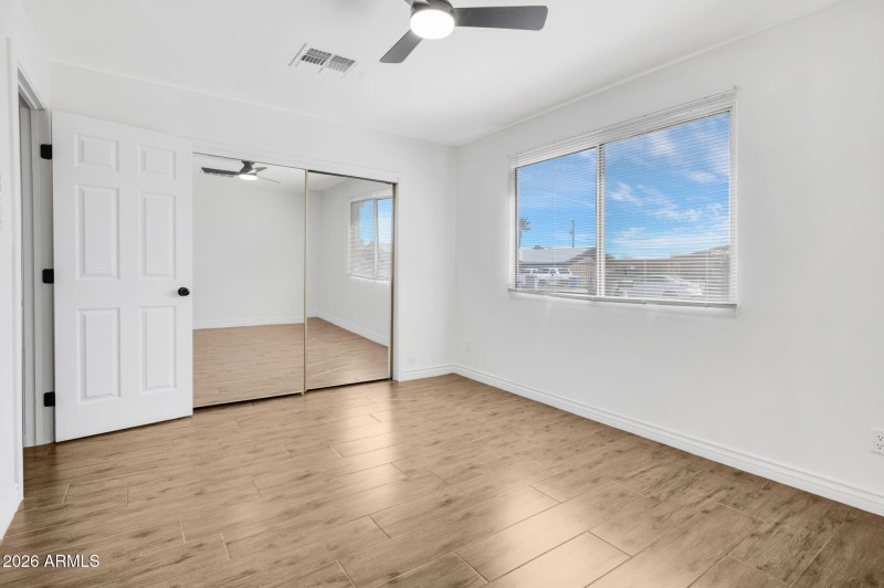 13-web-or-mls-5442 W Edgemont Ave-13