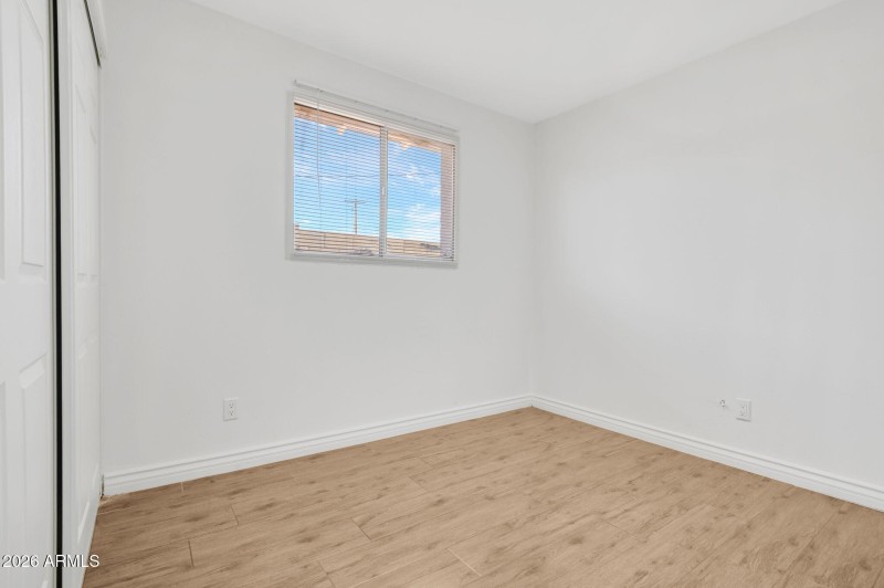 17-web-or-mls-5442 W Edgemont Ave-17