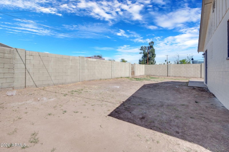 20-web-or-mls-5442 W Edgemont Ave-20