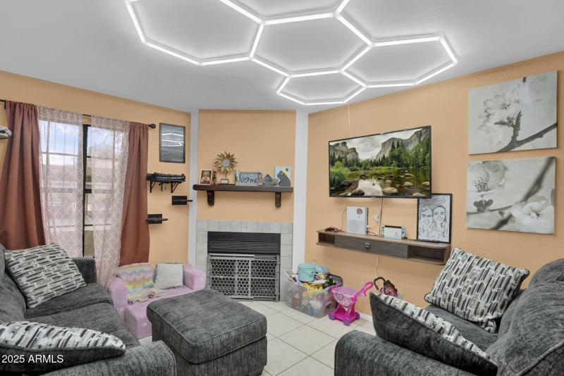 8-web-or-mls-3491 N Arizona #83 -7