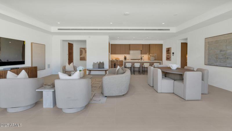 6587 N Palmeraie Blvd-large-011-043-6587