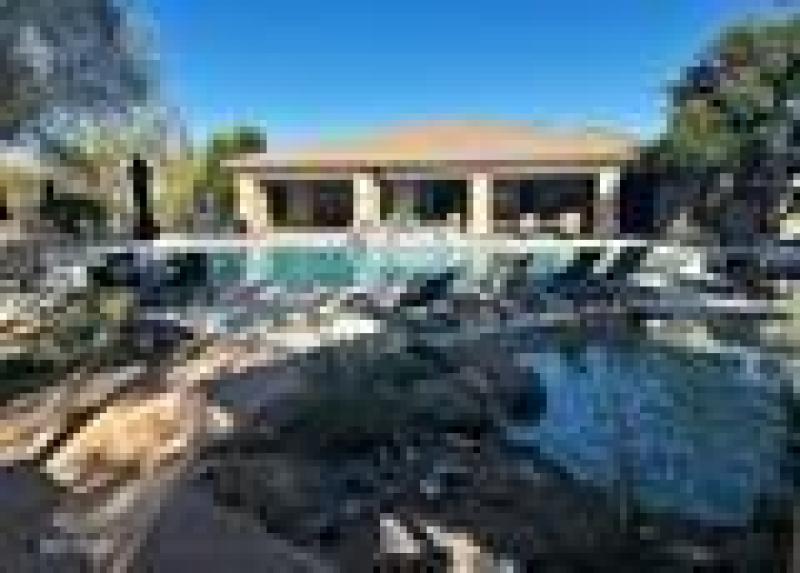 08MCachet-Clubhouse_jpg_thumb