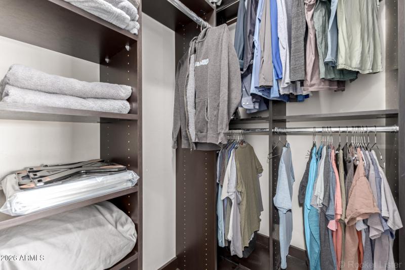 Dual closets in Primary