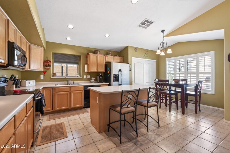 18_10014_N_Potter_Dr18_mls