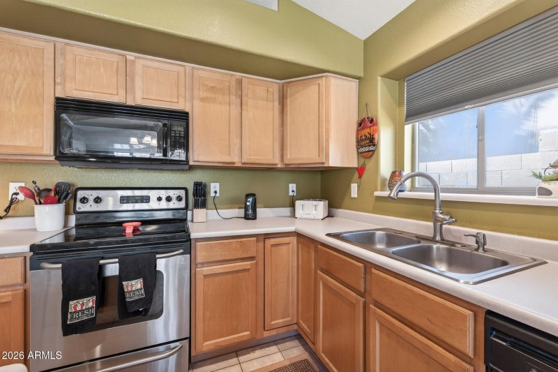 22_10014_N_Potter_Dr22_mls