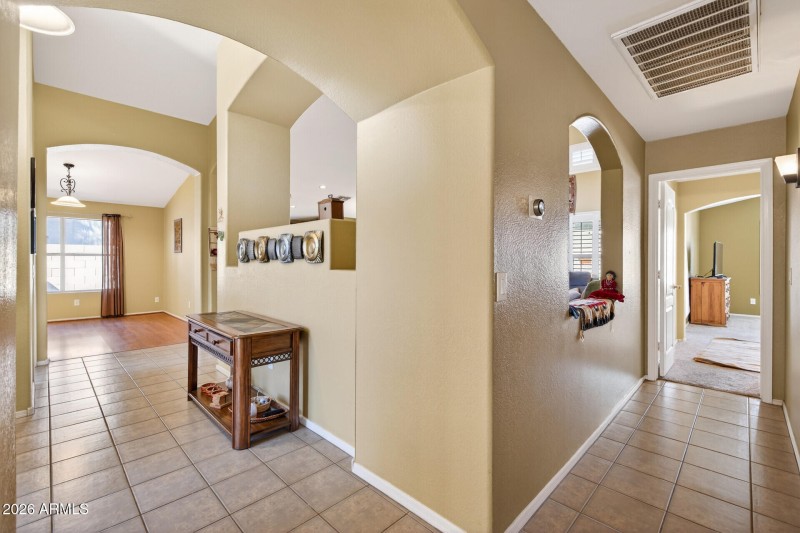 25_10014_N_Potter_Dr25_mls