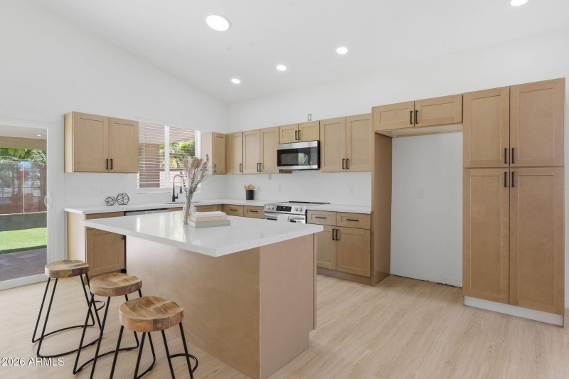 7-web-or-mls-17406 N 22nd St-7