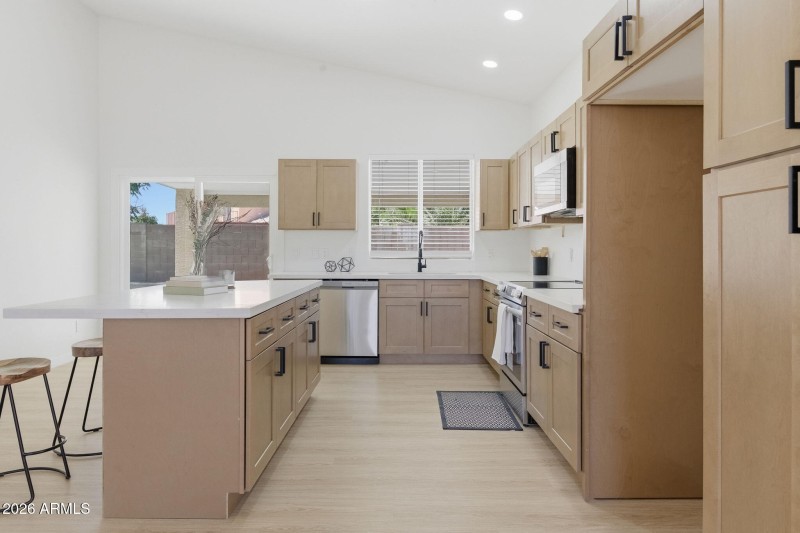 10-web-or-mls-17406 N 22nd St-10