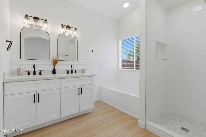 20-web-or-mls-17406 N 22nd St-20