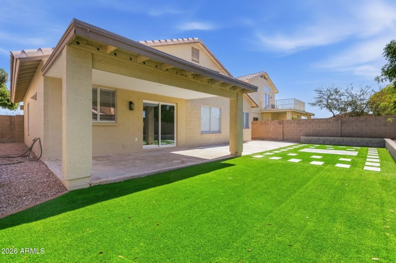 25-web-or-mls-17406 N 22nd St-25