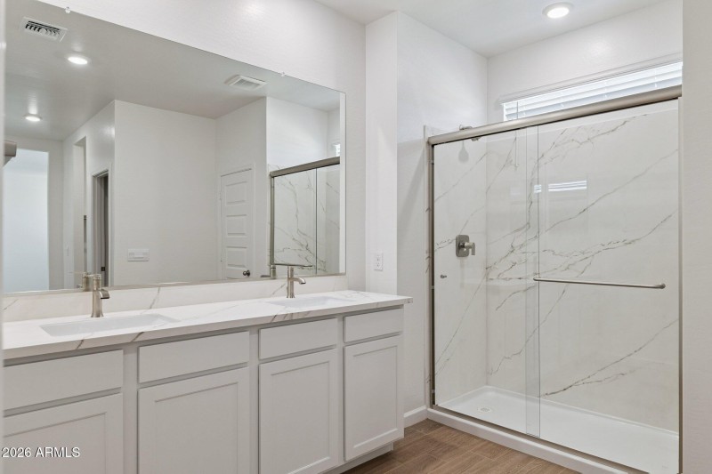 23-web-or-mls-24242-w-southgate-ave