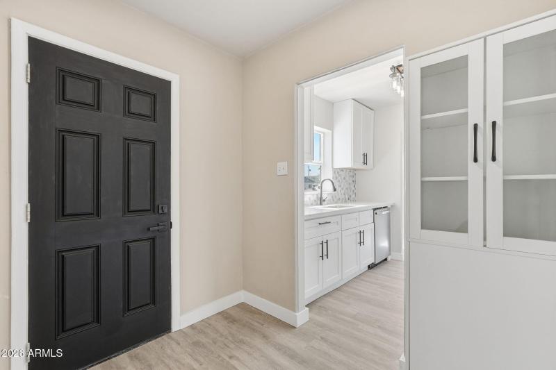 13-web-or-mls-2239 N Edgemere_013_Mudroo