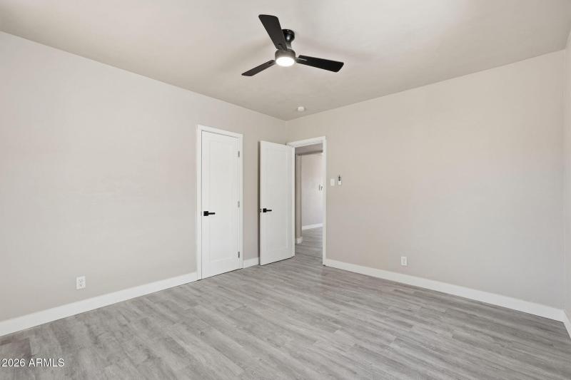 16-web-or-mls-2239 N Edgemere_016_Primar