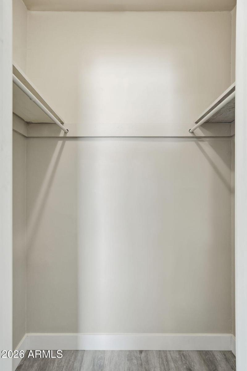 19-web-or-mls-2239 N Edgemere_019_Primar