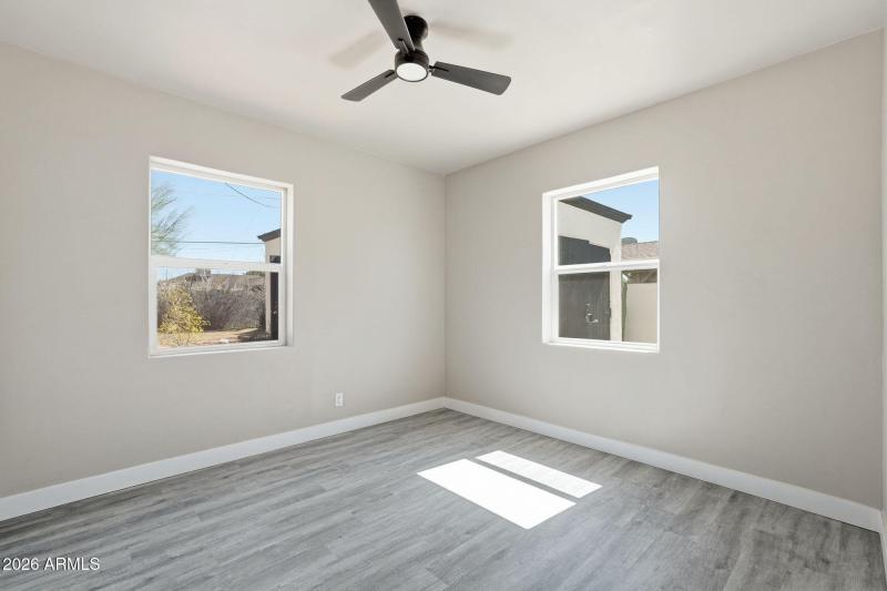 24-web-or-mls-2239 N Edgemere_024_Guest