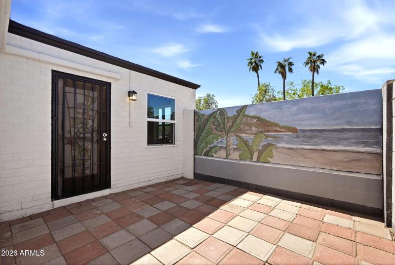 26-web-or-mls-2239 N Edgemere_026_Side Y