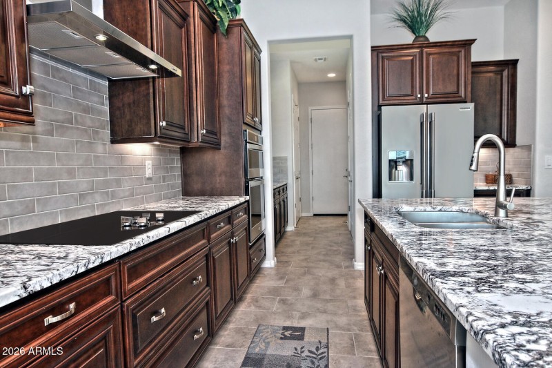 5871 W Cactus Wren Way-large-021-013-Sto