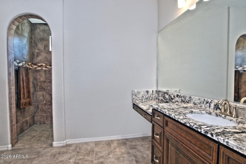 5871 W Cactus Wren Way-large-035-049-Pri