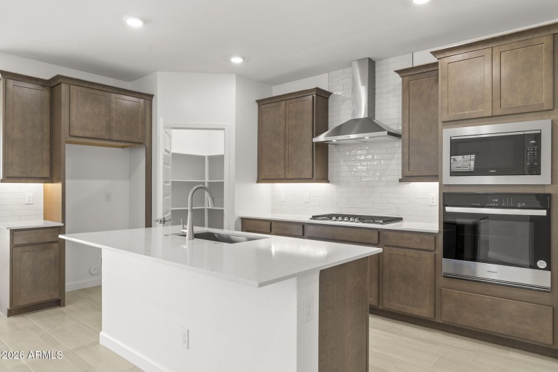 9-web-or-mls-6830-w-molly-ln