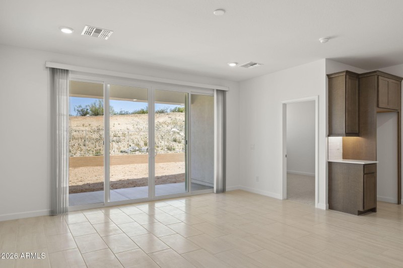 18-web-or-mls-6830-w-molly-ln