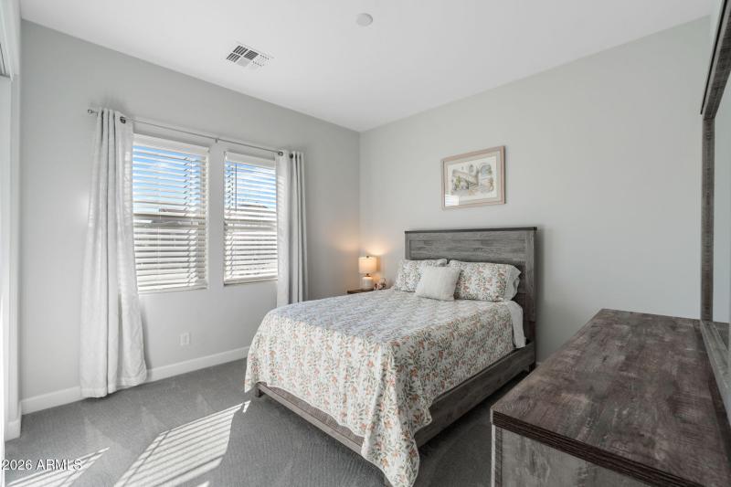 15-web-or-mls-15-Bedroom