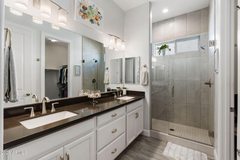 12-web-or-mls-12-Primary Bathroom