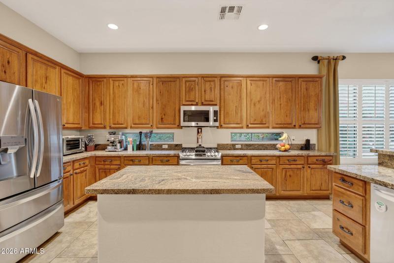 16-web-or-mls-50E Dubois Ave