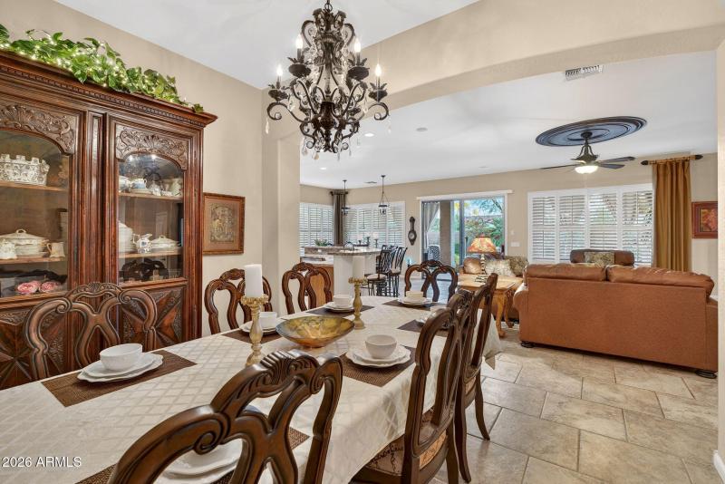 22-web-or-mls-42E Dubois Ave