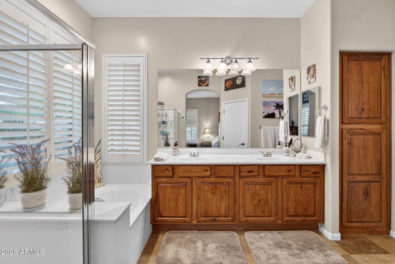 31-web-or-mls-12E Dubois Ave