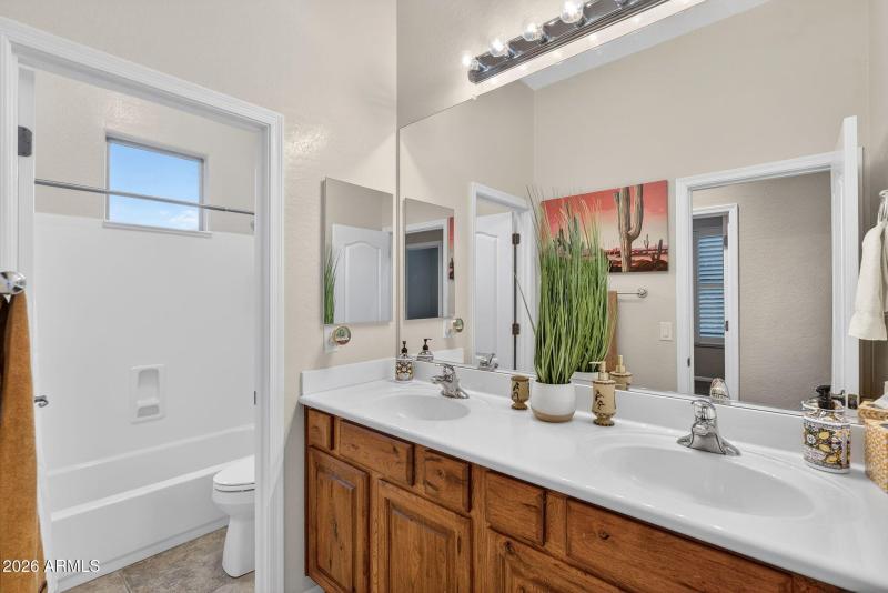 49-web-or-mls-29E Dubois Ave