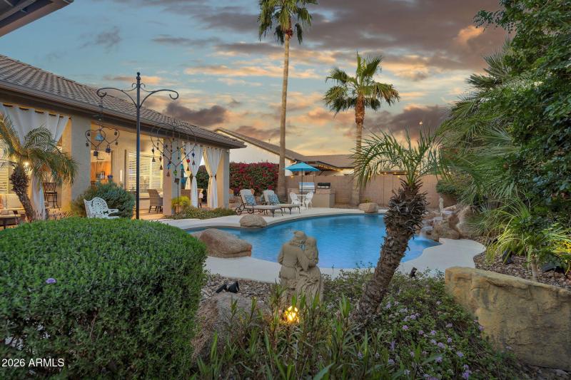 55-web-or-mls-4155 E Dubois-7