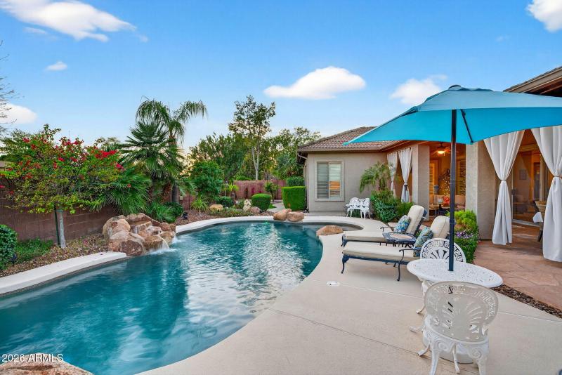 60-web-or-mls-53E Dubois Ave