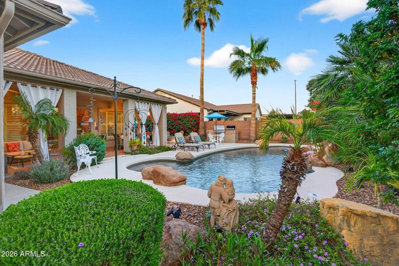 61-web-or-mls-57E Dubois Ave