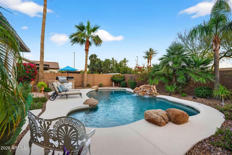 62-web-or-mls-58E Dubois Ave