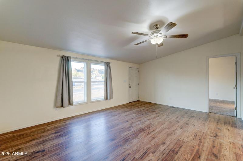 649 W Kaniksu Street-9