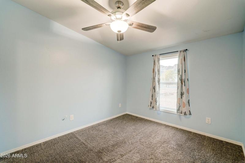 649 W Kaniksu Street-20