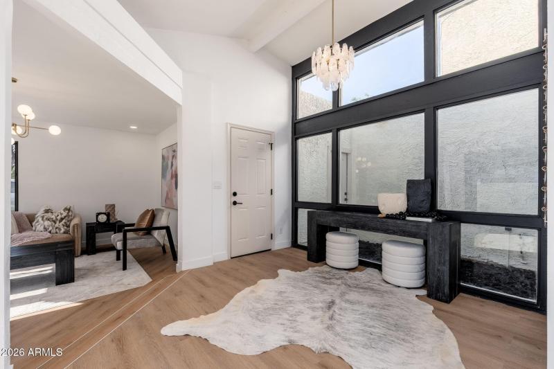 1926 E Augusta Ave - 05