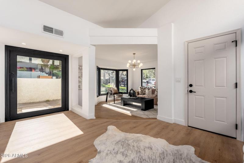 1926 E Augusta Ave - 06